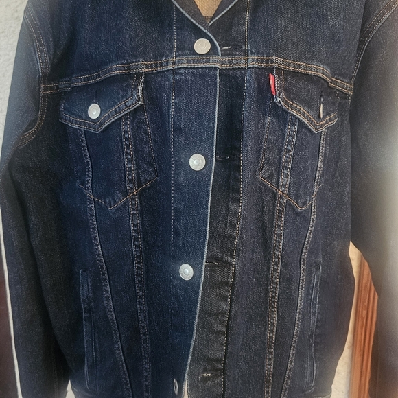 Levi's Blue jacket denim. Brand New With Tag Size XL. - Picture 2 of 4